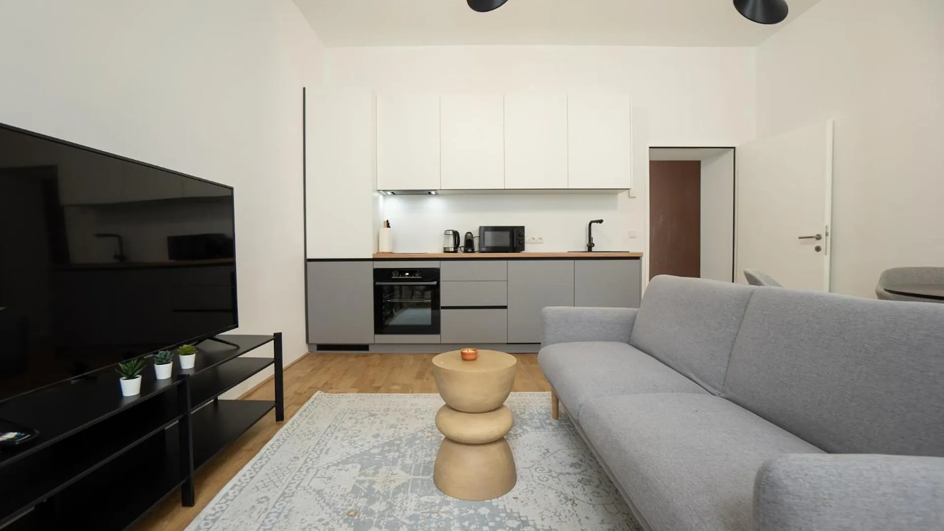 Modern Apartment In A Top Location Of Bécs