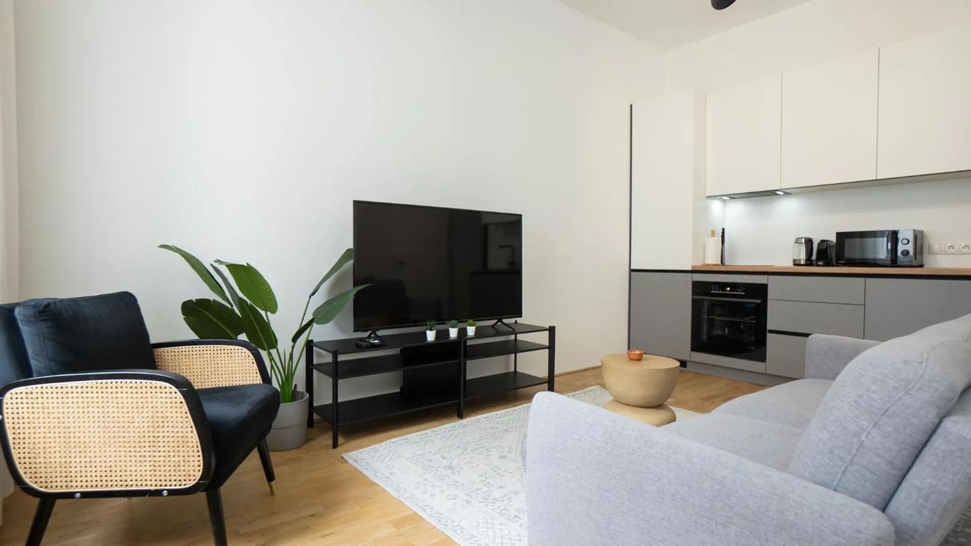 Modern Apartment In A Top Location Of Bécs
