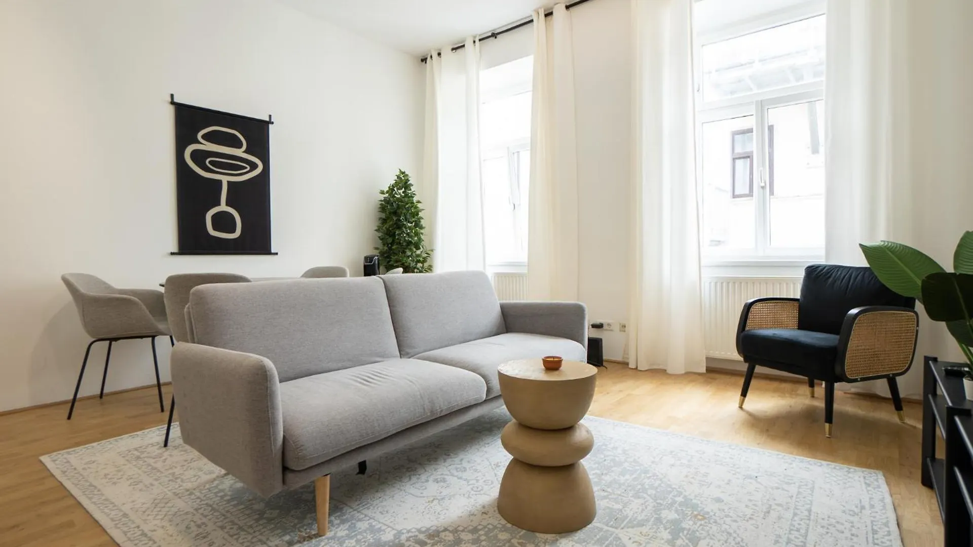 Modern Apartment In A Top Location Of Bécs